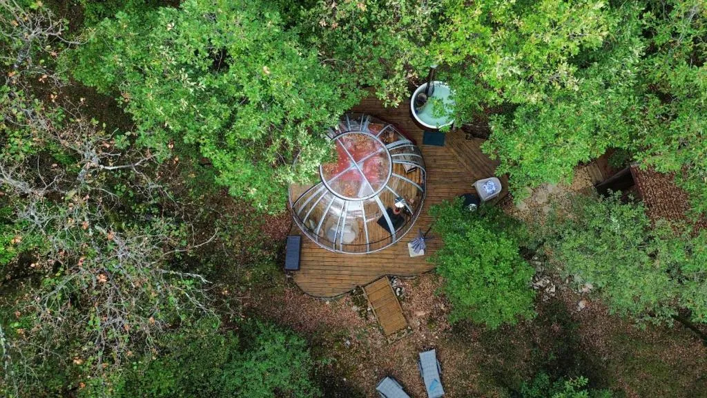 A la bulle étoile 82 - Dôme transparent avec piscine privée (Saint-Antonin-Noble-Val, Tarn-et-Garonne) - vue extérieure