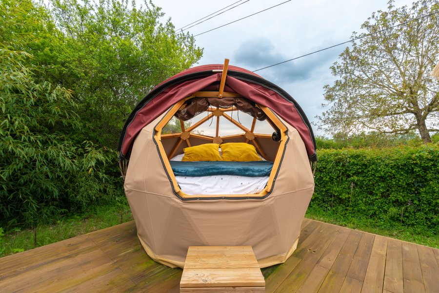 Dodôme étoilé - un cocon pour 2 personnes : Dôme en Bourgogne (Bourgogne-Franche-Comté) – vue extérieure