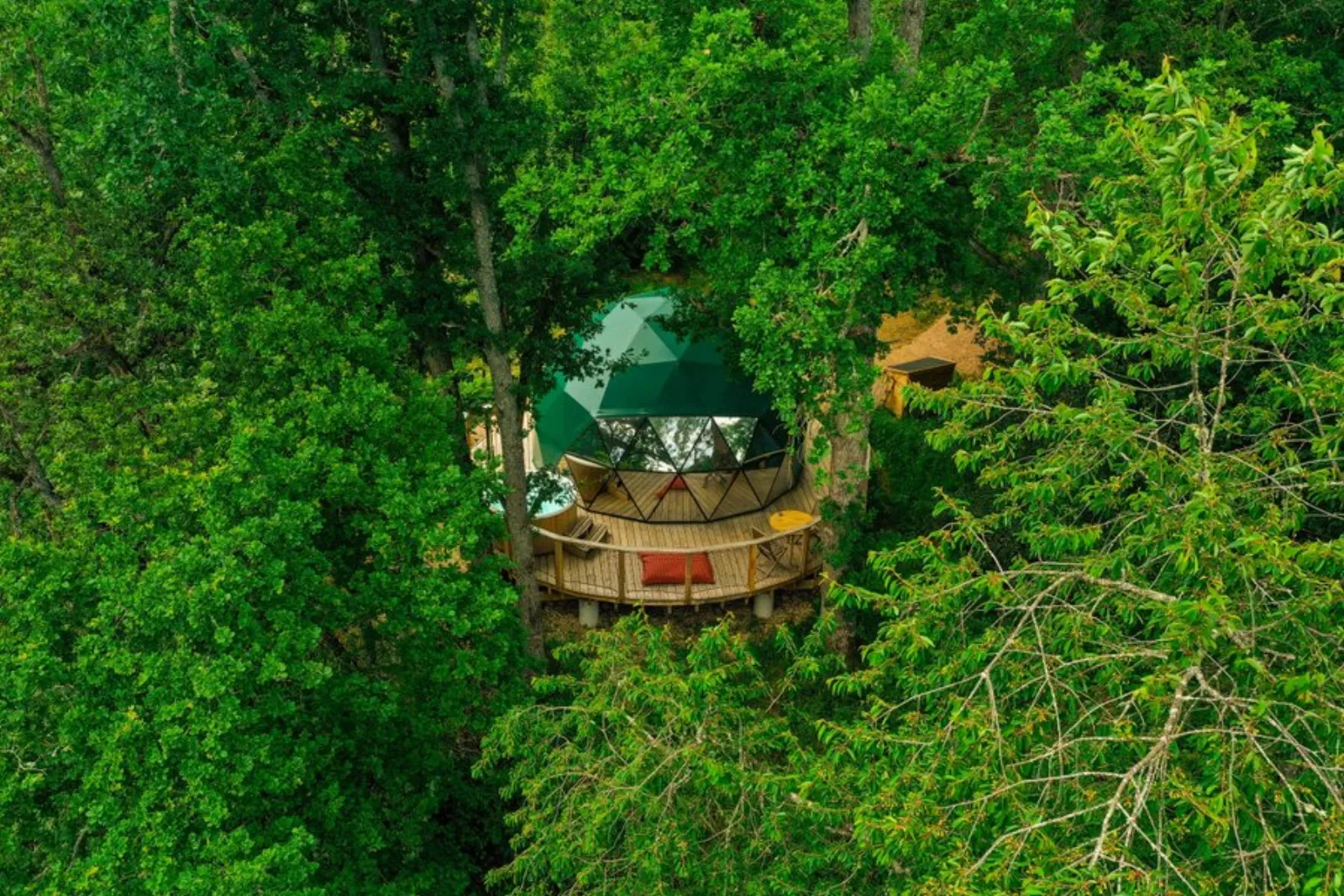 Dôme Cassiopée & Spa : Dôme en Auvergne (Auvergne-Rhône-Alpes) - dôme à Cunlhat, Puy-de-Dôme