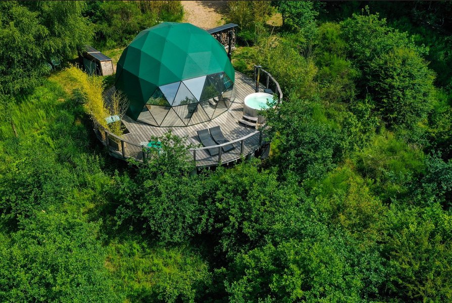 Dôme Orion & Spa : Dôme en Auvergne (Auvergne-Rhône-Alpes) – vue extérieure