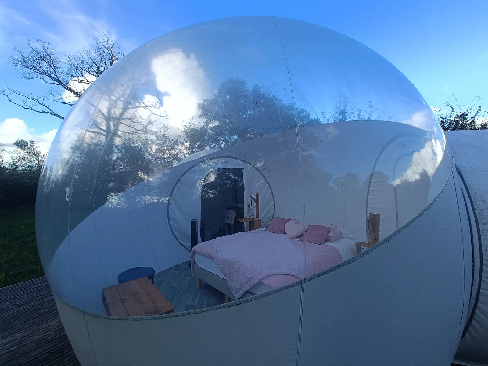 Chambre bulle sous les étoiles à Le Vigeant
