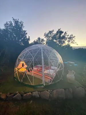 Bulle la tête dans les étoiles - Bulle transparente avec piscine dans le sud de la Corse (Pianottoli-Caldarello, Corse-du-Sud) - bulle à Pianottoli-Caldarello, Corse-du-Sud