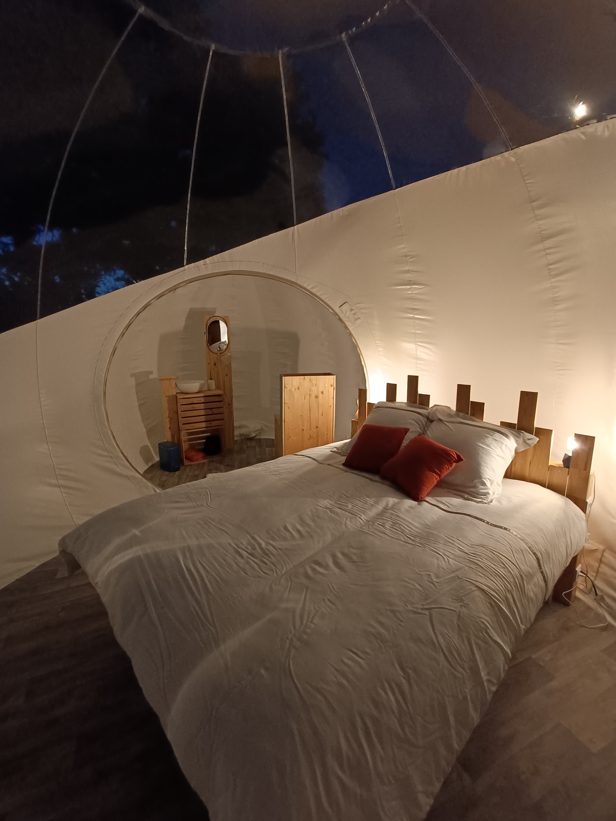 Chambre bulle sous les étoiles à Le Vigeant