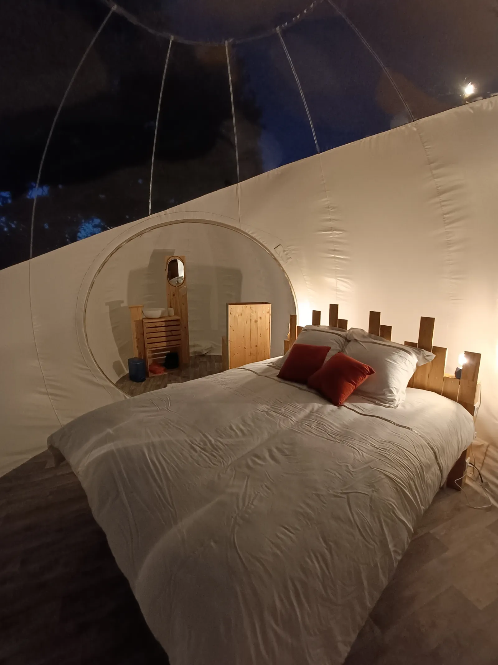 Chambre bulle sous les étoiles à Le Vigeant