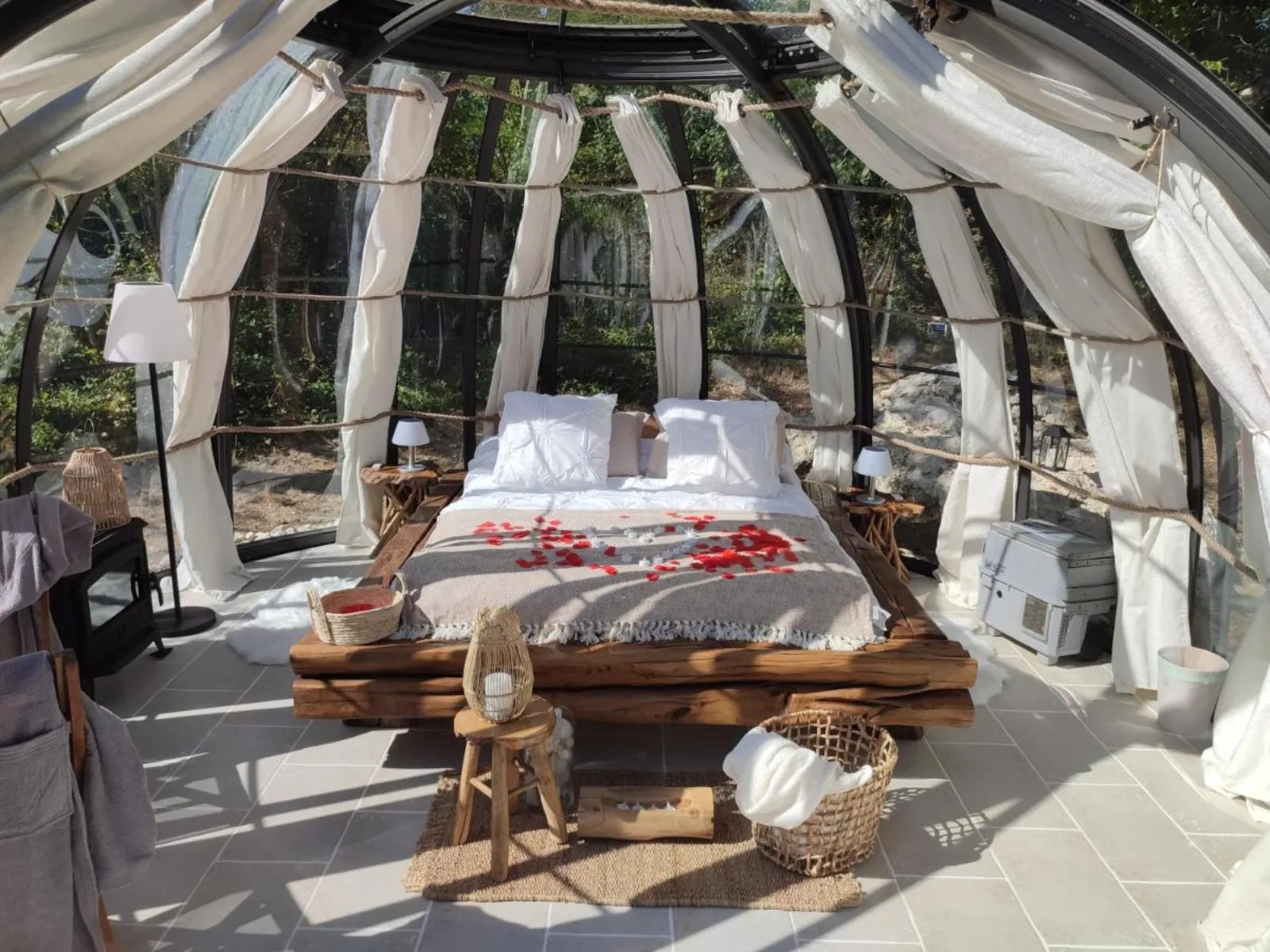Chambre bulle sous les étoiles à Cesset