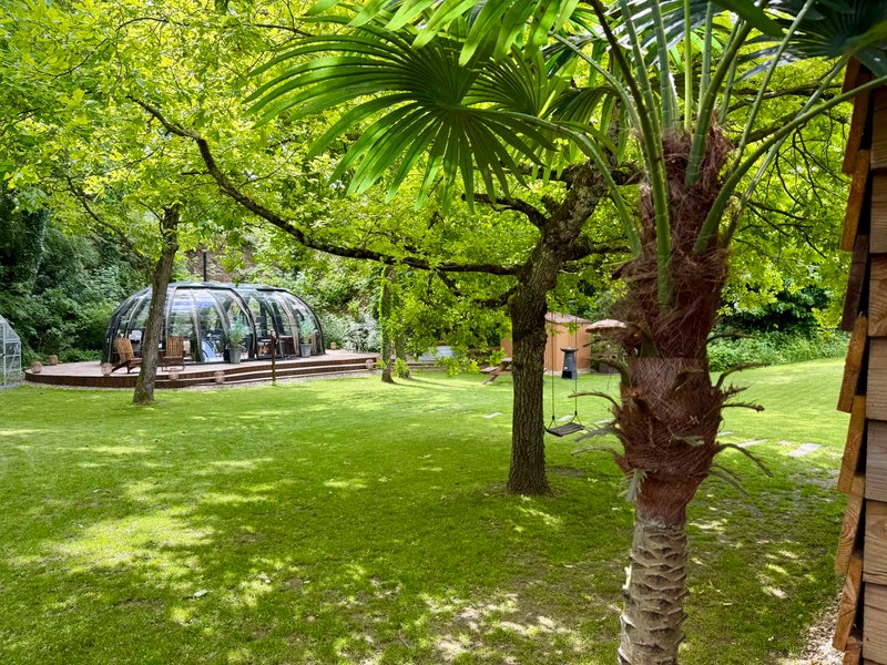 Le repère du Bûcheron & Spa : Dôme en Auvergne (Auvergne-Rhône-Alpes) – vue extérieure