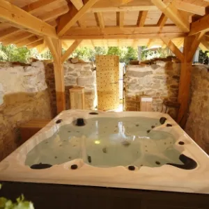 Bulles des Bois, L'Amoureuse - bulle avec jacuzzi près de La Ciotat (Cuges-les-Pins, Bouches-du-Rhône) - photo 8 sur 8
