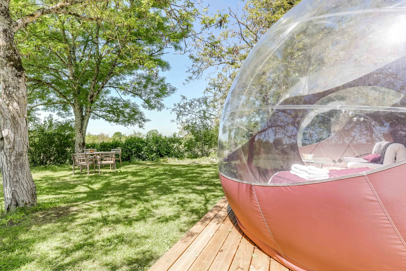 Bull'O Sol & Spa - Bulle dans les prés avec spa privatif (Saint-Antonin-Noble-Val, Tarn-et-Garonne) - vue extérieure