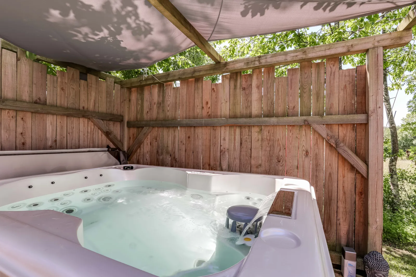 Bull'O Sol & Spa - Bulle dans les prés avec spa privatif (Saint-Antonin-Noble-Val, Tarn-et-Garonne) - cadre naturel Tarn-et-Garonne