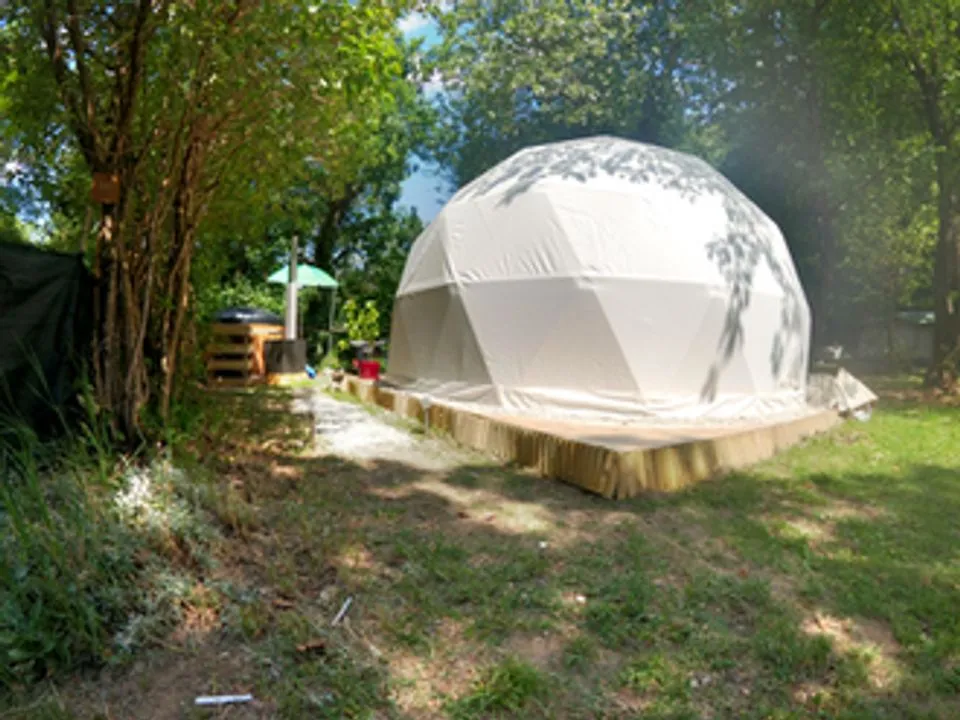 Dôme et bain finlandais du camping de Fontpédrouse - dôme familial pour quatre (Fontpédrouse, Pyrénées-Orientales) - vue extérieure