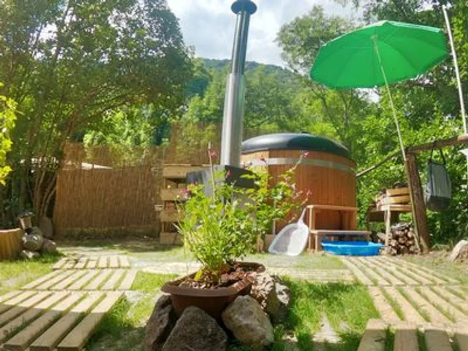 Dôme et bain finlandais du camping de Fontpédrouse - dôme familial pour quatre (Fontpédrouse, Pyrénées-Orientales) - cadre naturel Pyrénées-Orientales
