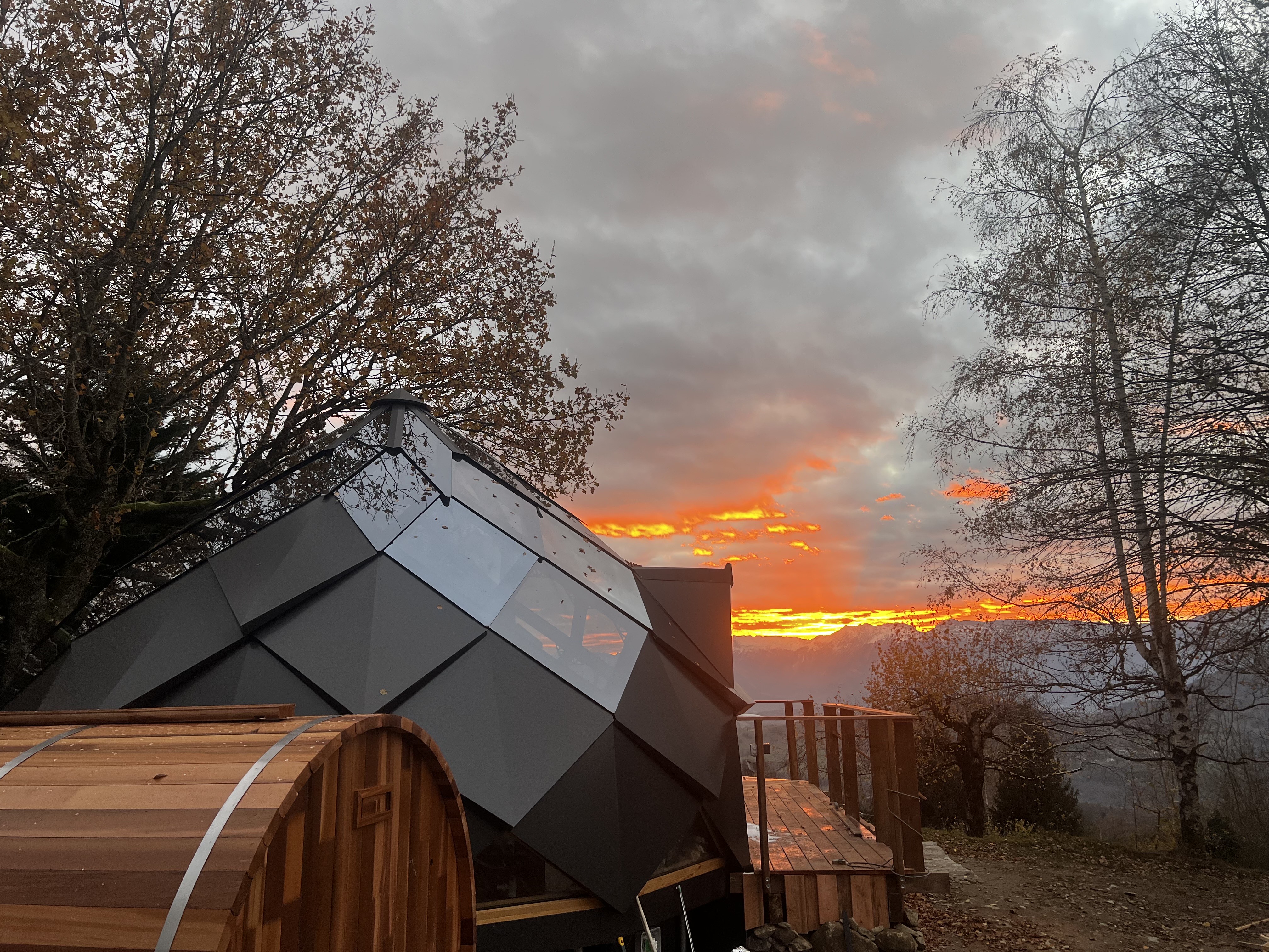 Zome jacuzzi et sauna privatif – zome à Saint-Martin-D'Uriage, Isère