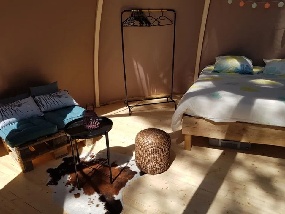 Bulle Étoile d'Ardèche - Bulle pour quatre au camping Hello Soleil (Lablachère, Ardèche) - vue extérieure