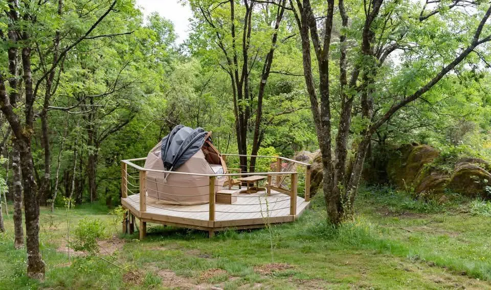 Dodôme étoilé sous les acacias - Mini dôme sur pilotis (Baulon, Ille-et-Vilaine) - cadre naturel Ille-et-Vilaine