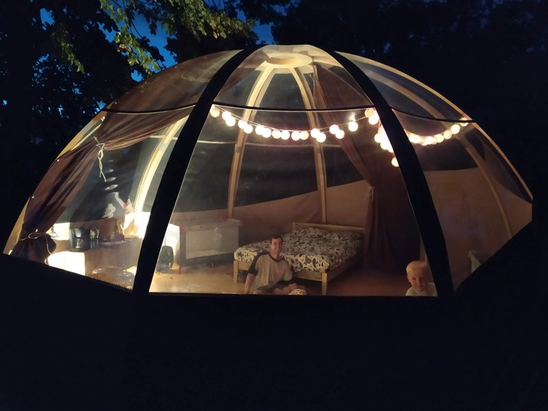 Bulle panoramique familiale : Dôme en Rhône-Alpes (Auvergne-Rhône-Alpes) – vue extérieure