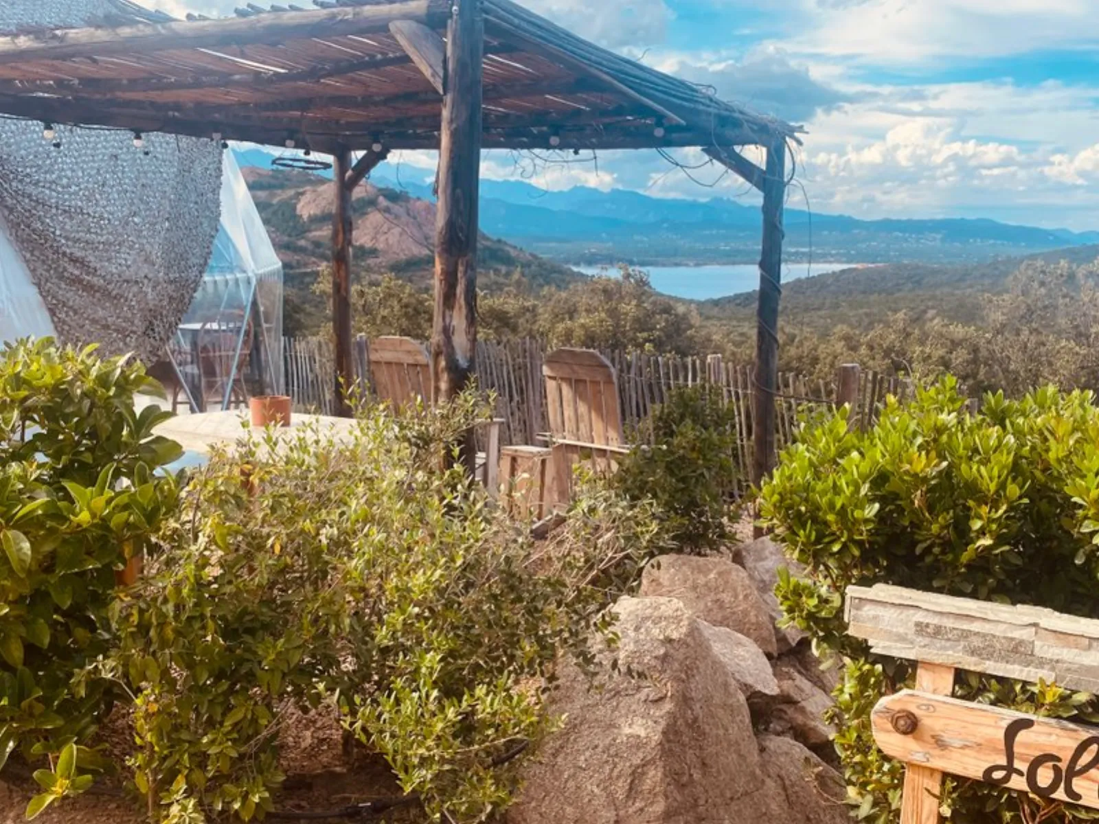 Sollievu : Dôme en Corse - vue extérieure