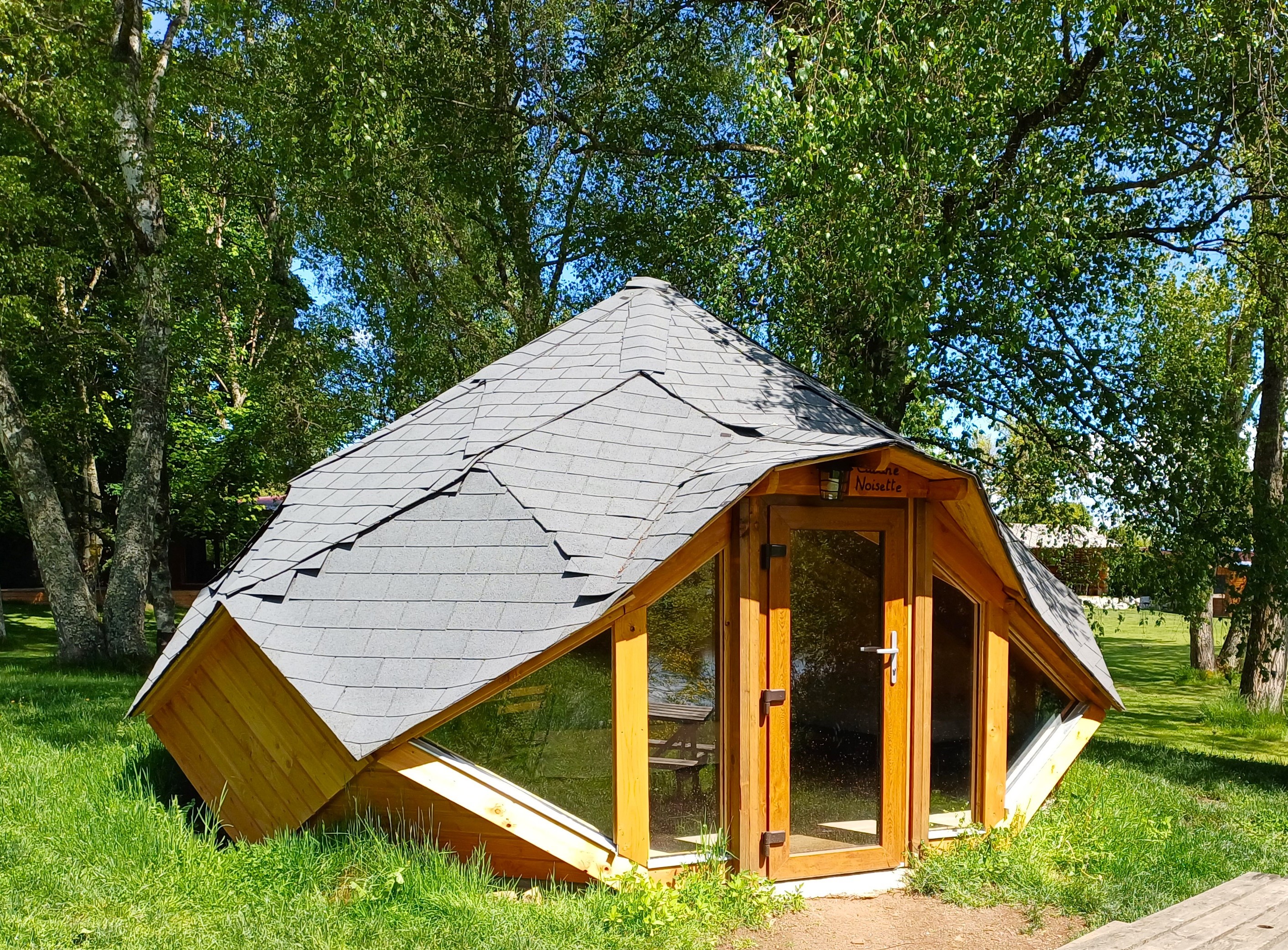Cabane 'Noisette' au bord d'un lac – zome à Condat-En-Combraille, Puy-de-Dôme