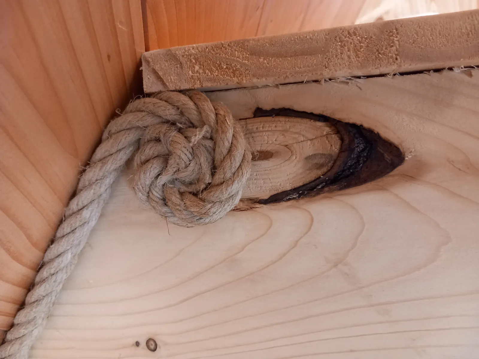 Cabane 'Noisette' au bord d'un lac - photo 7 sur 9