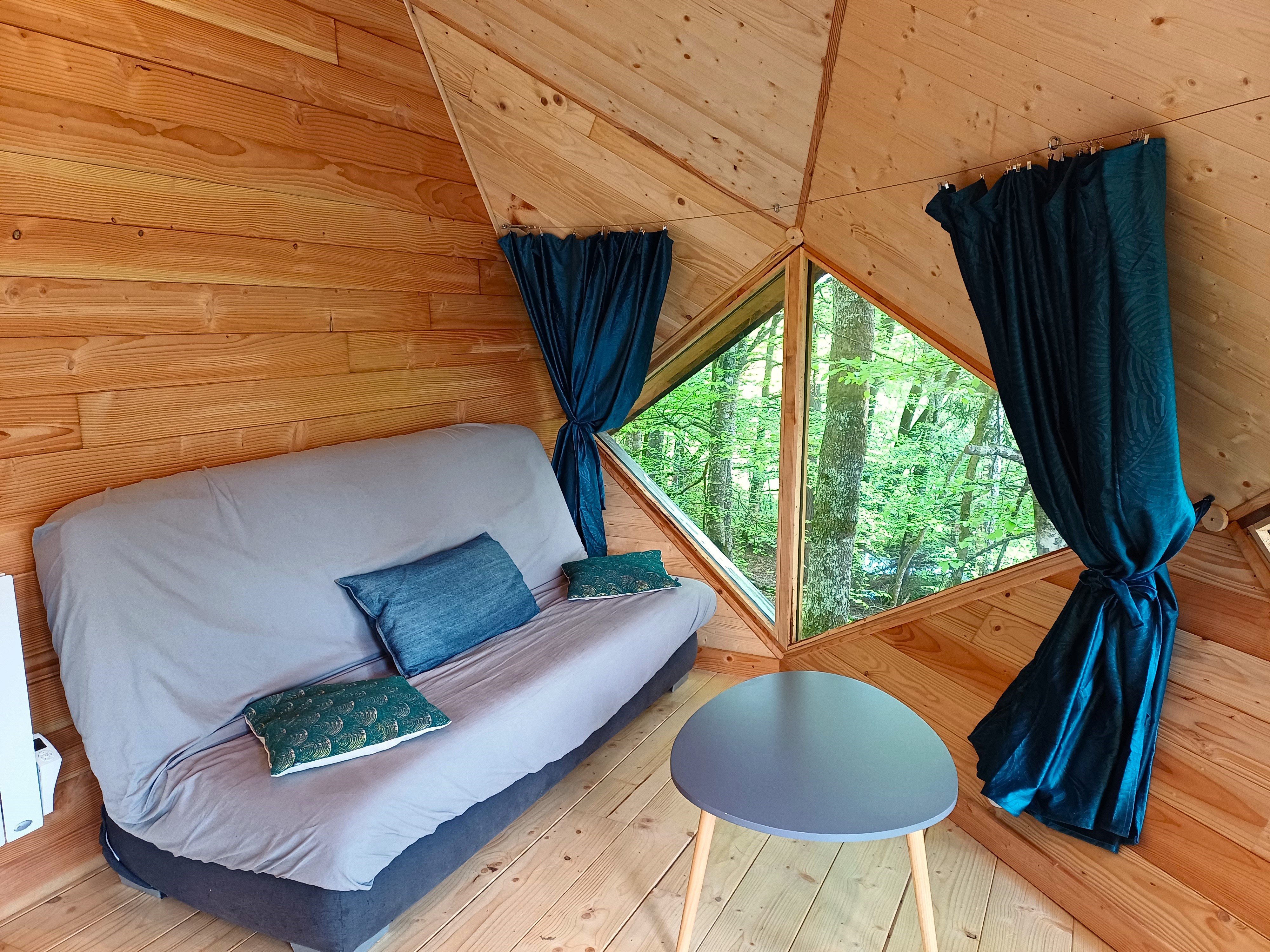 Cabane 'Pollimage' au bord d'un lac – photo 6 sur 13