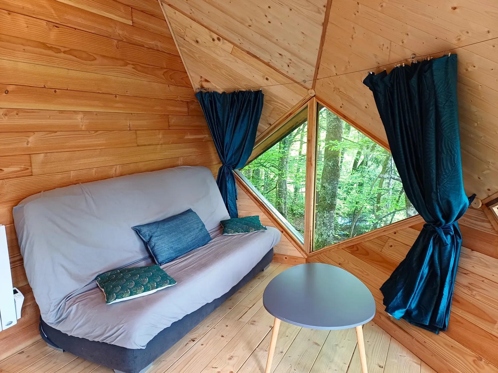 Cabane 'Pollimage' au bord d'un lac - photo 6 sur 13