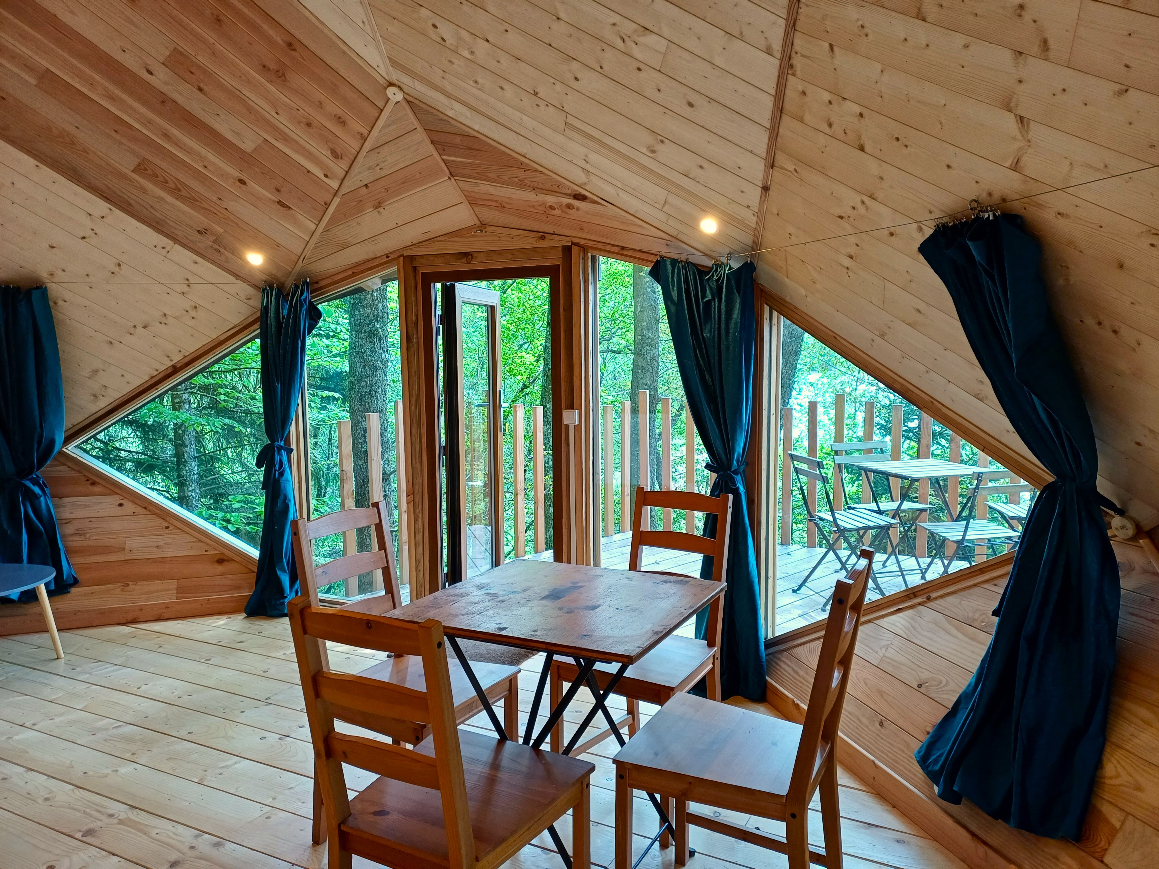 Cabane 'Pollimage' au bord d'un lac – photo 7 sur 13