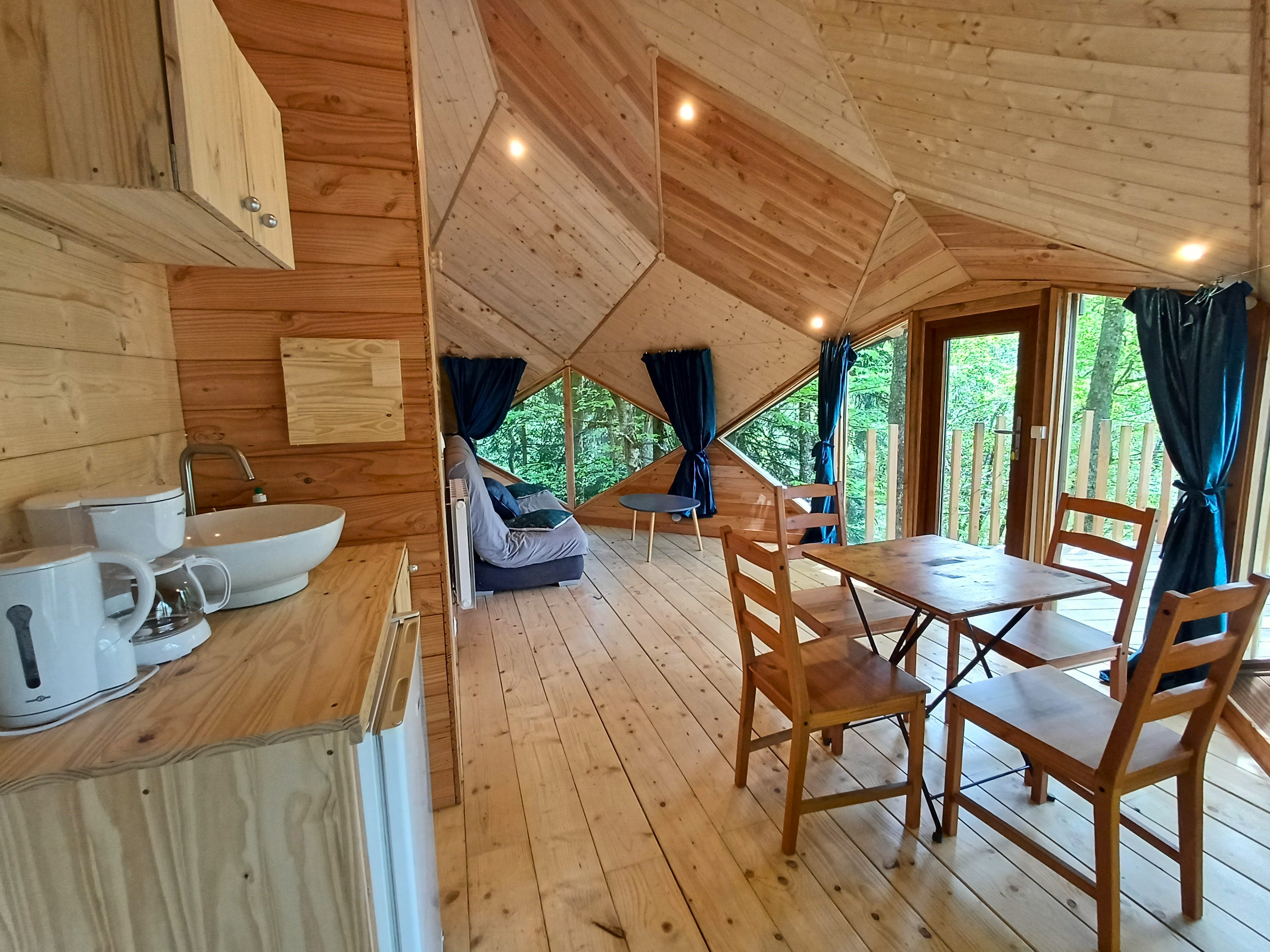 Cabane 'Pollimage' au bord d'un lac – photo 8 sur 13