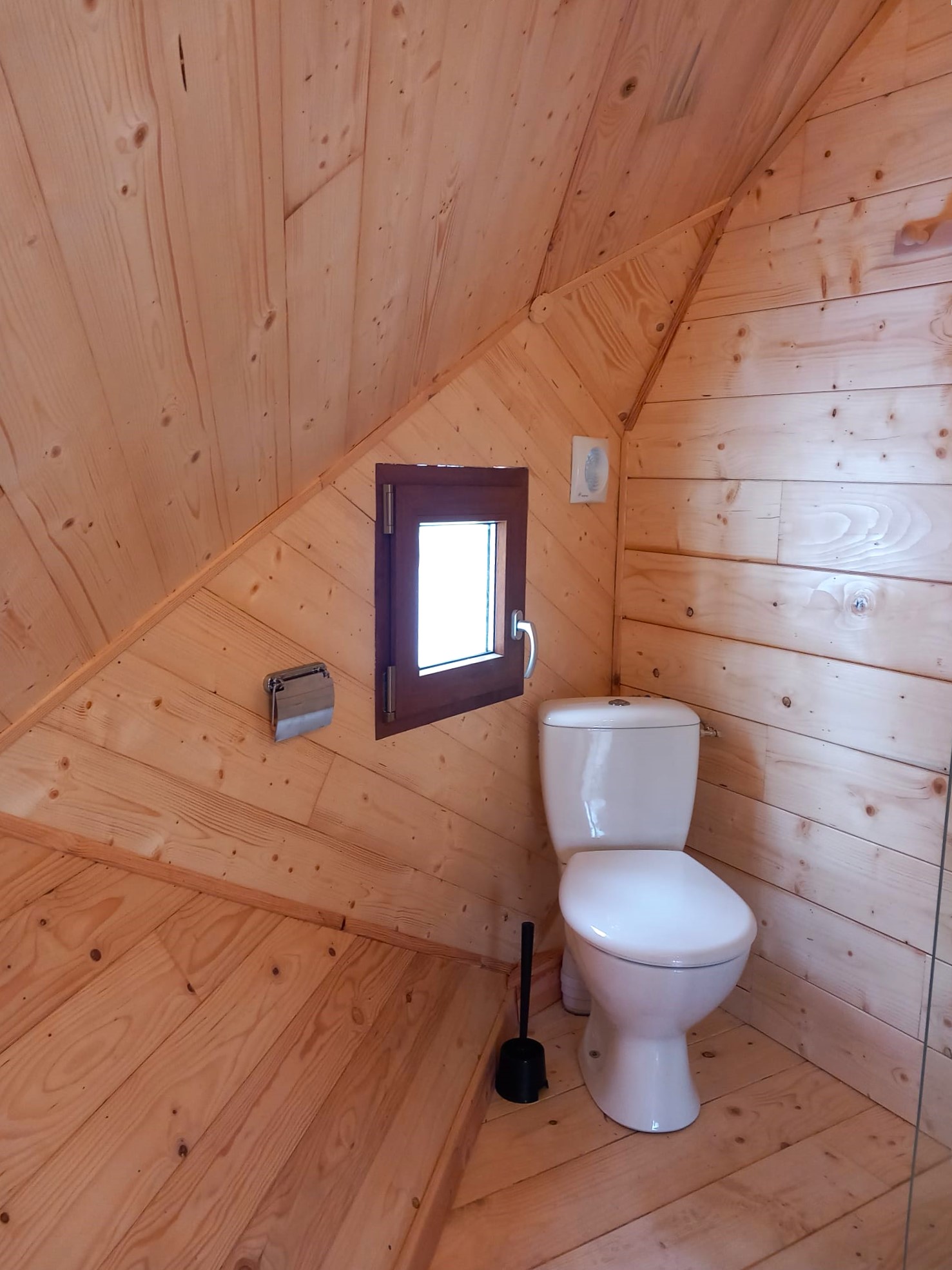 Cabane 'Pollimage' au bord d'un lac – photo 11 sur 13