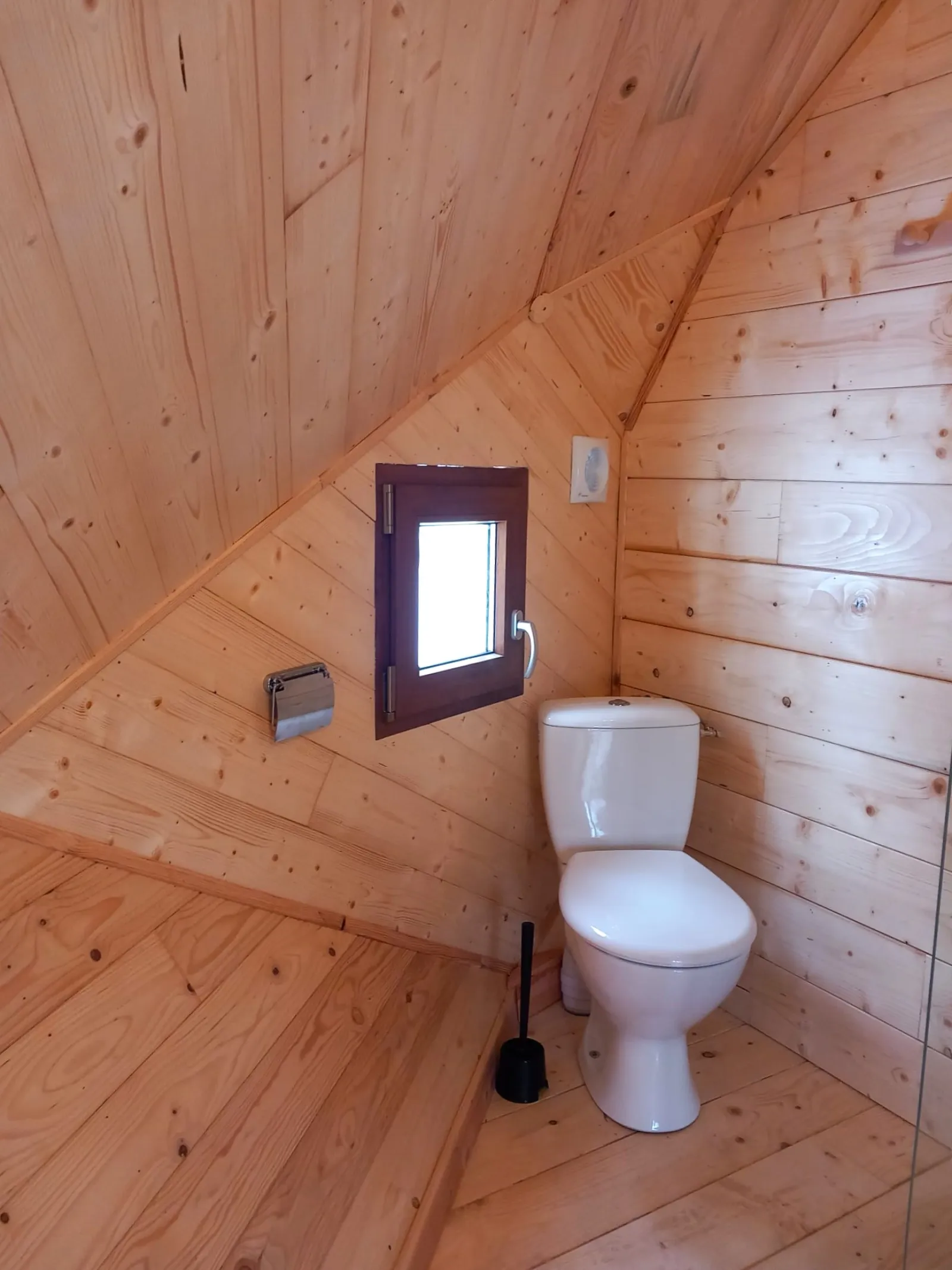 Cabane 'Pollimage' au bord d'un lac - photo 11 sur 13