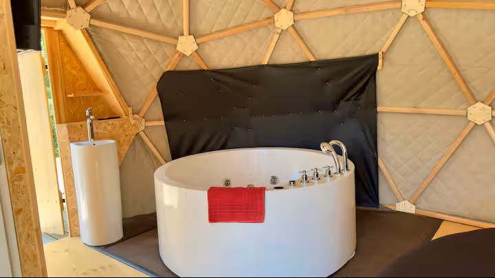 Chambre dôme sous les étoiles à Escarene