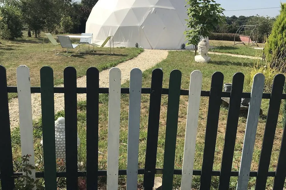 Dôme de glamping de Saint-Sulpice - Dôme climatisé avec terrasse privée (Saint-Sulpice, Mayenne) - photo 6 sur 12