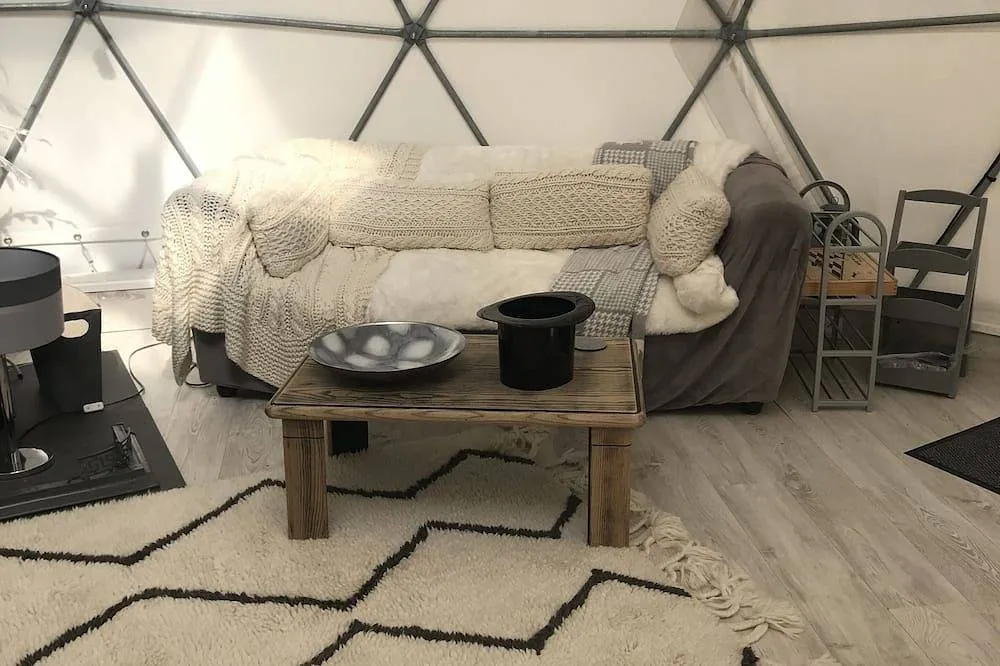Dôme de glamping de Saint-Sulpice - Dôme climatisé avec terrasse privée (Saint-Sulpice, Mayenne) - photo 8 sur 12