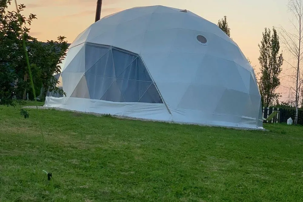 Dôme de glamping de Saint-Sulpice - Dôme climatisé avec terrasse privée (Saint-Sulpice, Mayenne) - photo 11 sur 12