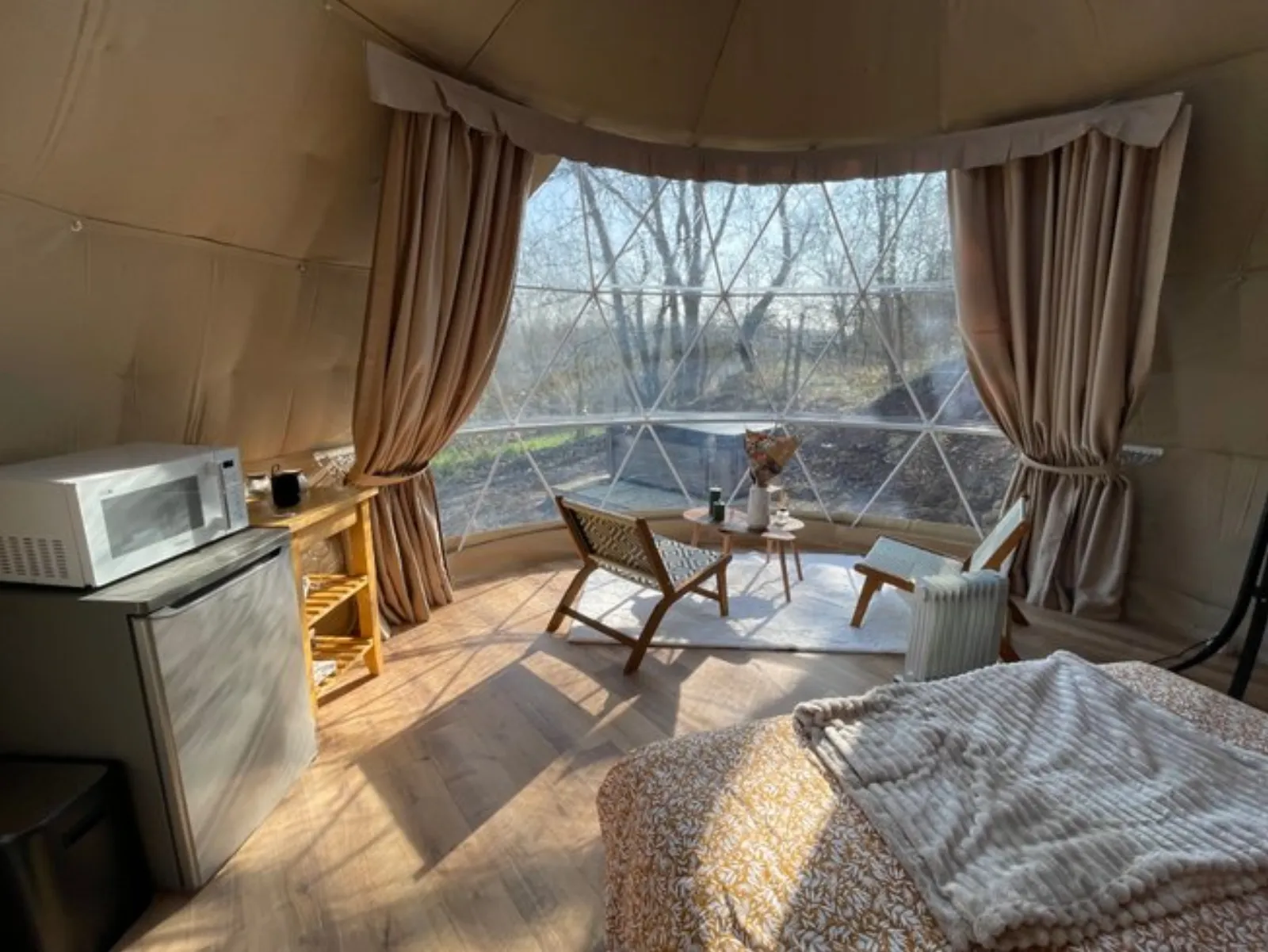 Intérieur dôme à Asnières Sur Vègre