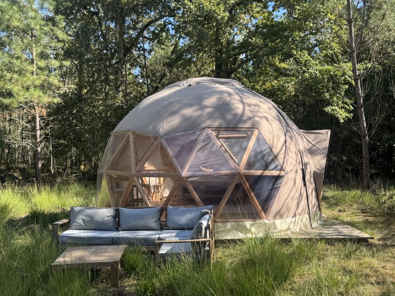 Dôme d'Amagui au cœur de la forêt Landaise : Dôme en Aquitaine (Nouvelle Aquitaine) – vue extérieure