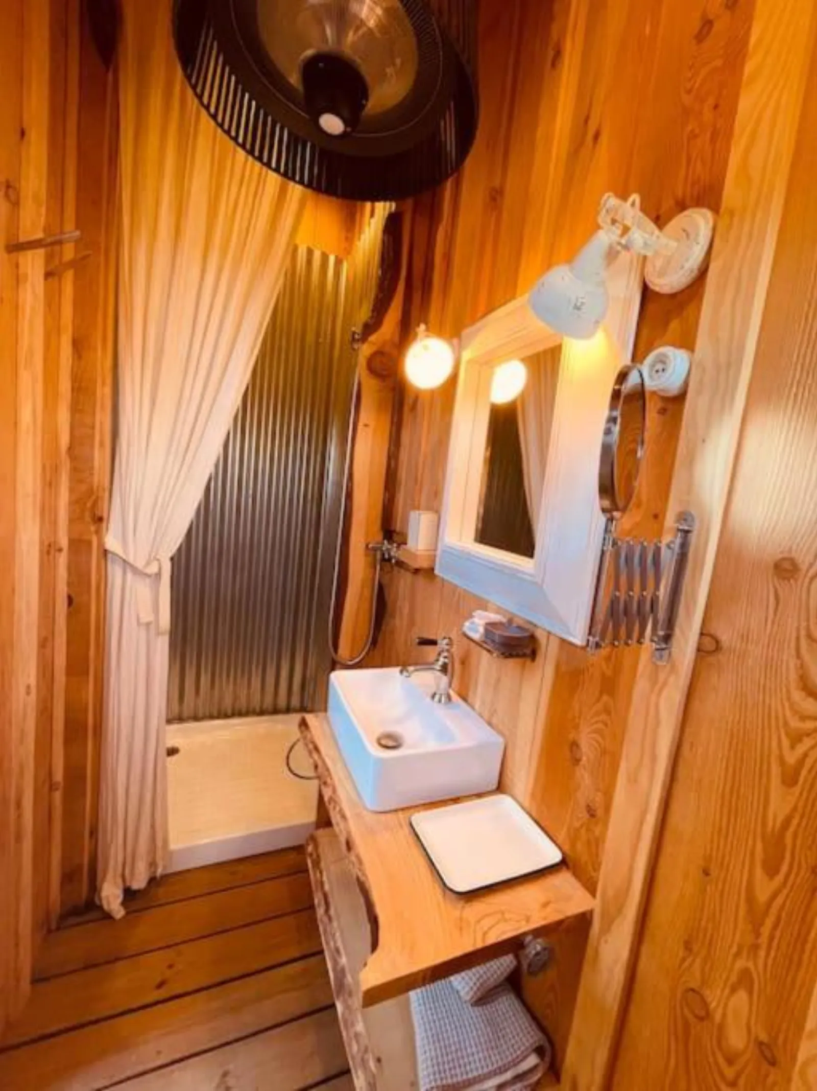 Dôme insolite Cèdre jacuzzi et petits déjeuners inclus - photo 28 sur 42