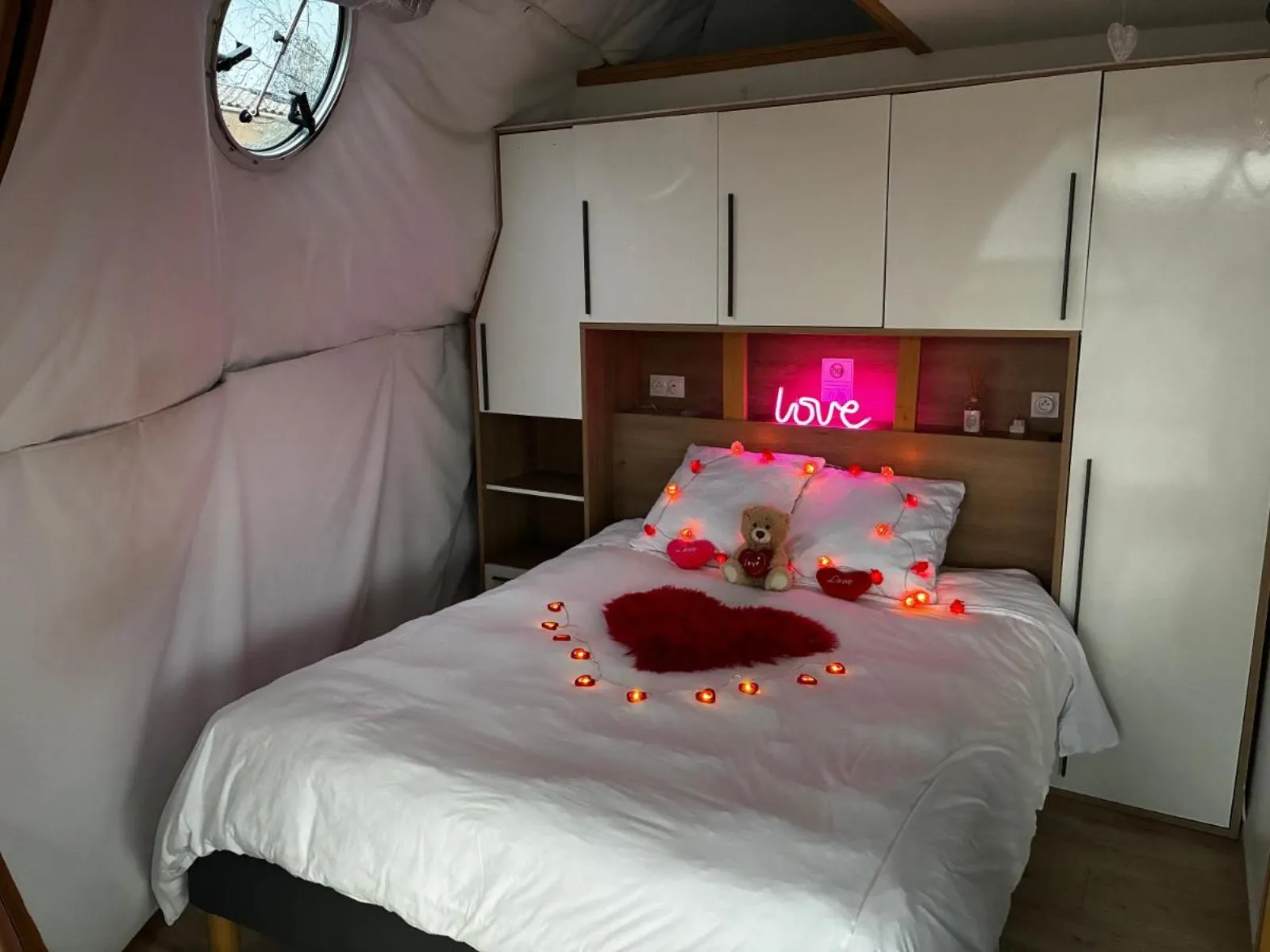 Chambre bulle sous les étoiles à Durban-Corbières