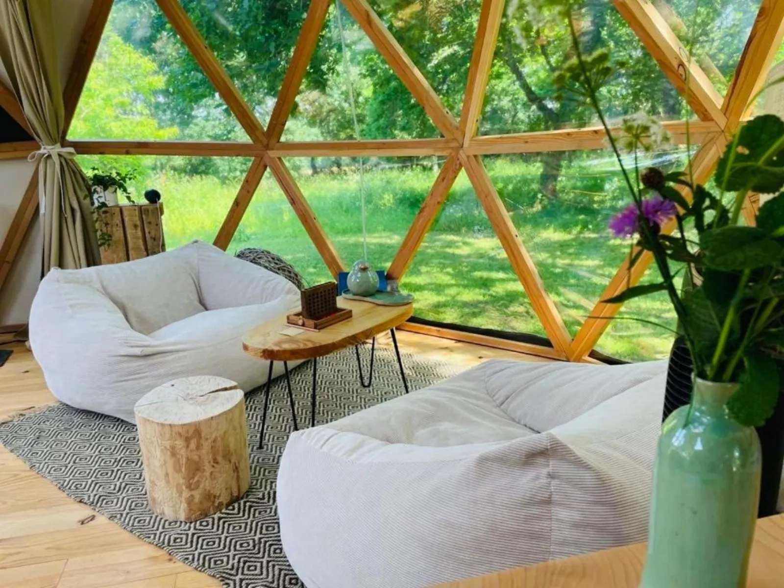 Dôme insolite Lichen jacuzzi et petits-déjeuners inclus - vue extérieure
