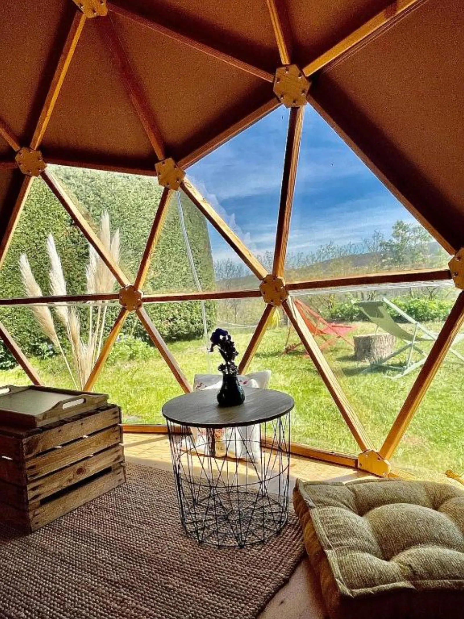Dôme insolite du Pilat - vue montagne et piscine (Saint-Appolinard, Loire) - photo 11 sur 12