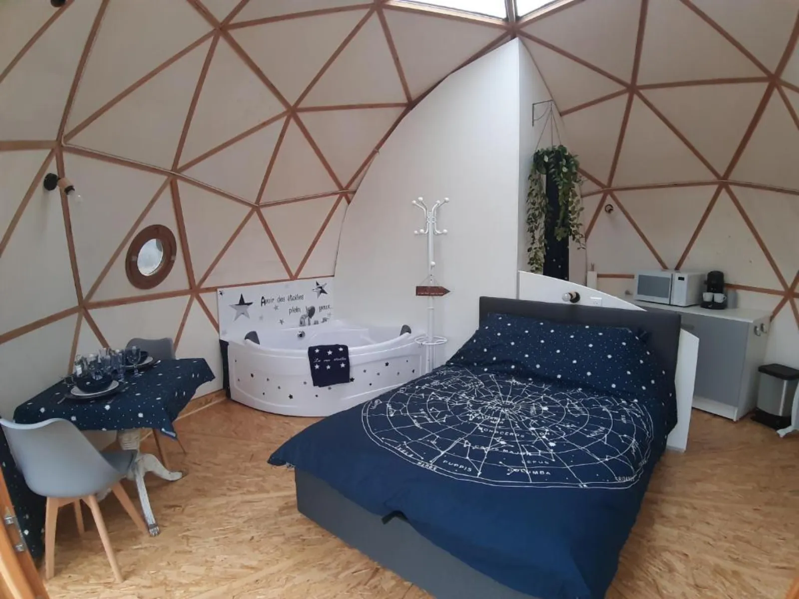 Intérieur dôme à Poinson-lès-Fays