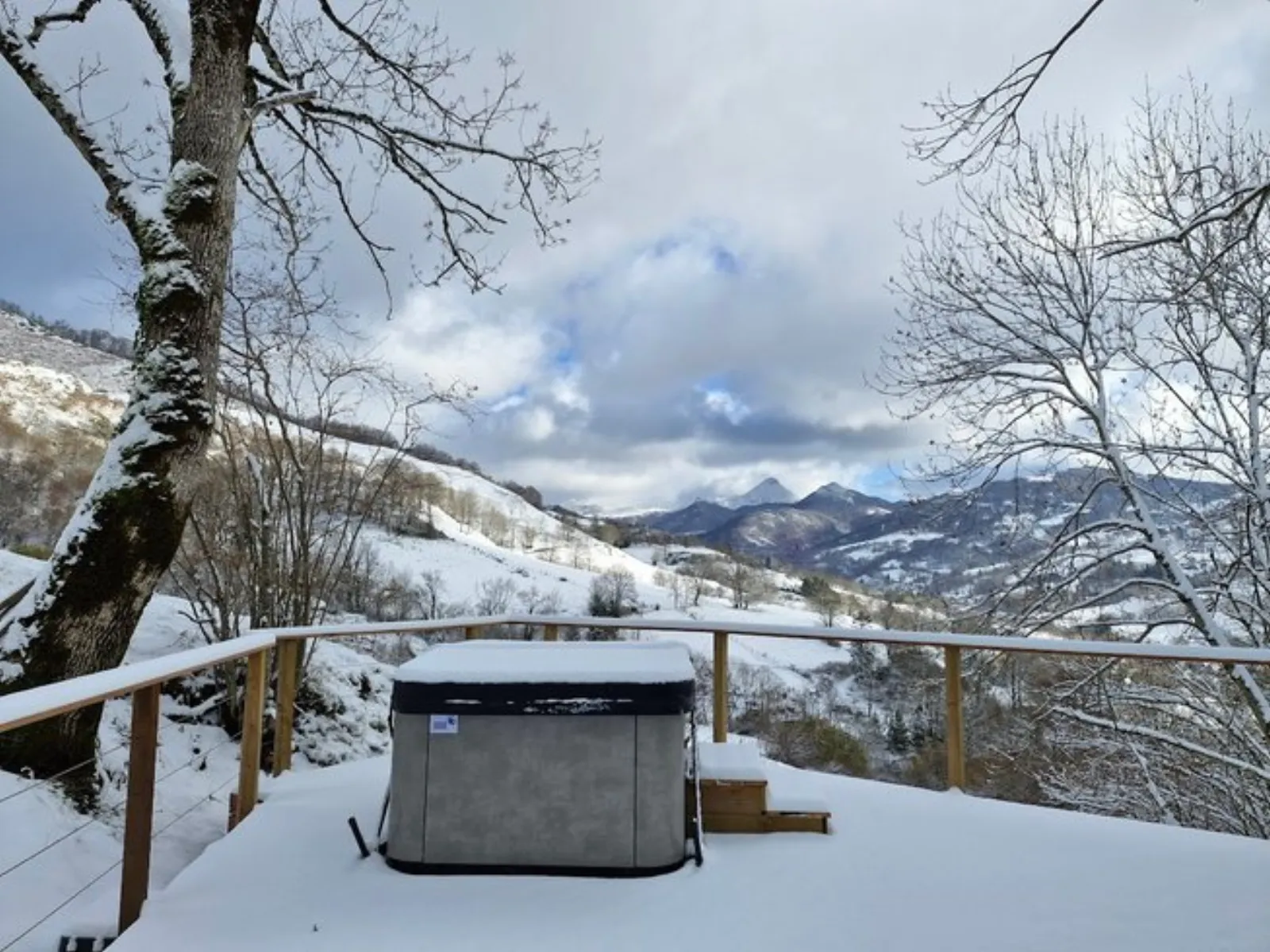 Bulle de neige et nature & spa : Dôme en Auvergne (Auvergne-Rhône-Alpes) - cadre naturel Cantal