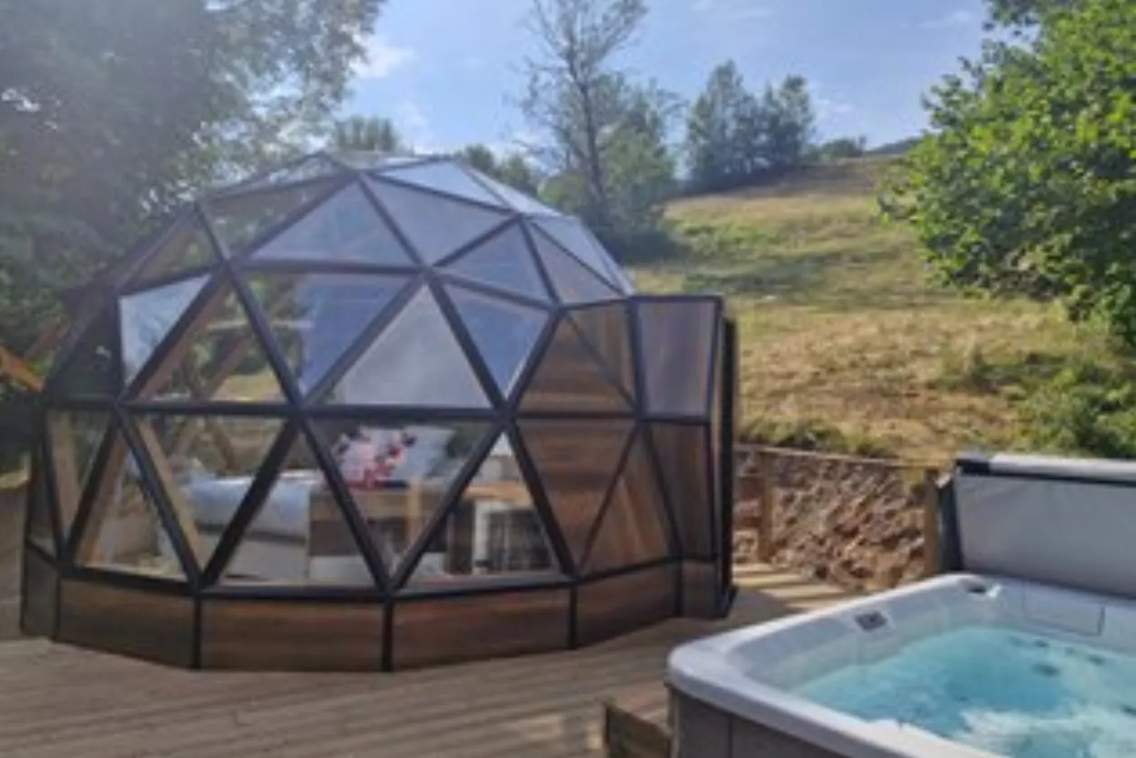 Bulle de neige et nature & spa : Dôme en Auvergne (Auvergne-Rhône-Alpes) - photo 14 sur 16