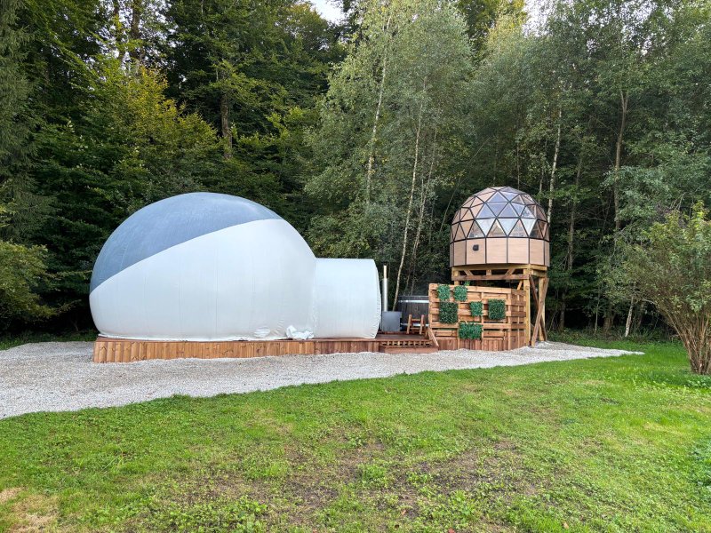 Dôme Lunaire D'Olia et son bain nordique : Dôme en Franche-Comté (Bourgogne-Franche-Comté) – vue extérieure