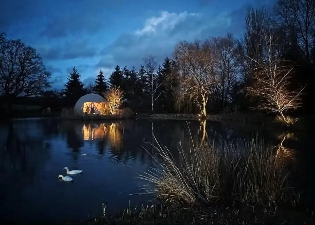 L'île au Dôme - Dôme géodésique avec bain à remous (Grundviller, Moselle) - photo 6 sur 7