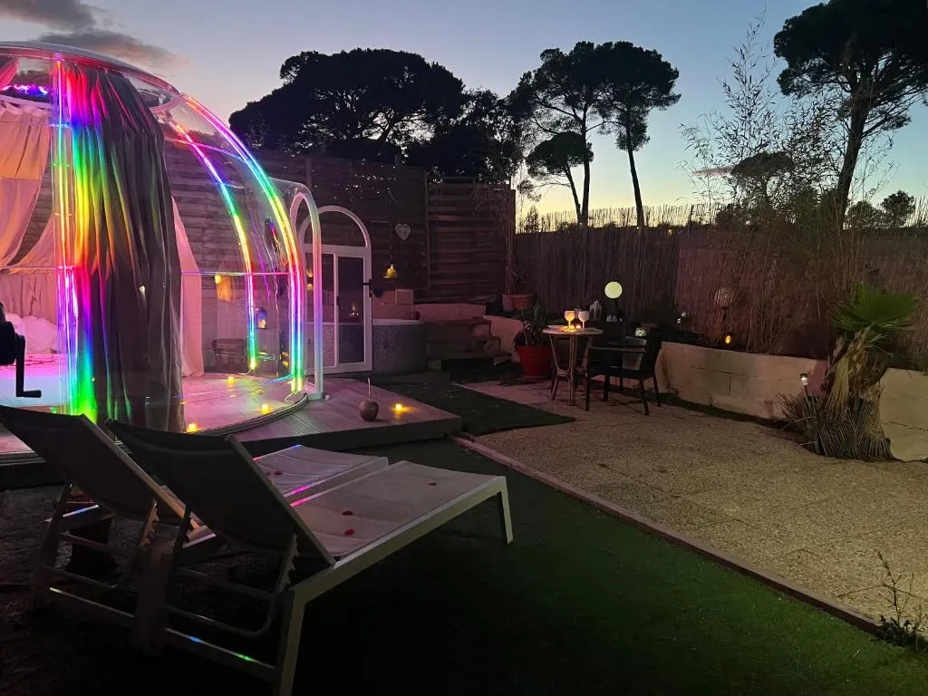 Bulle insolite avec jacuzzi privé - Nuit en bulle près de la mer (Fréjus, Var) - vue extérieure
