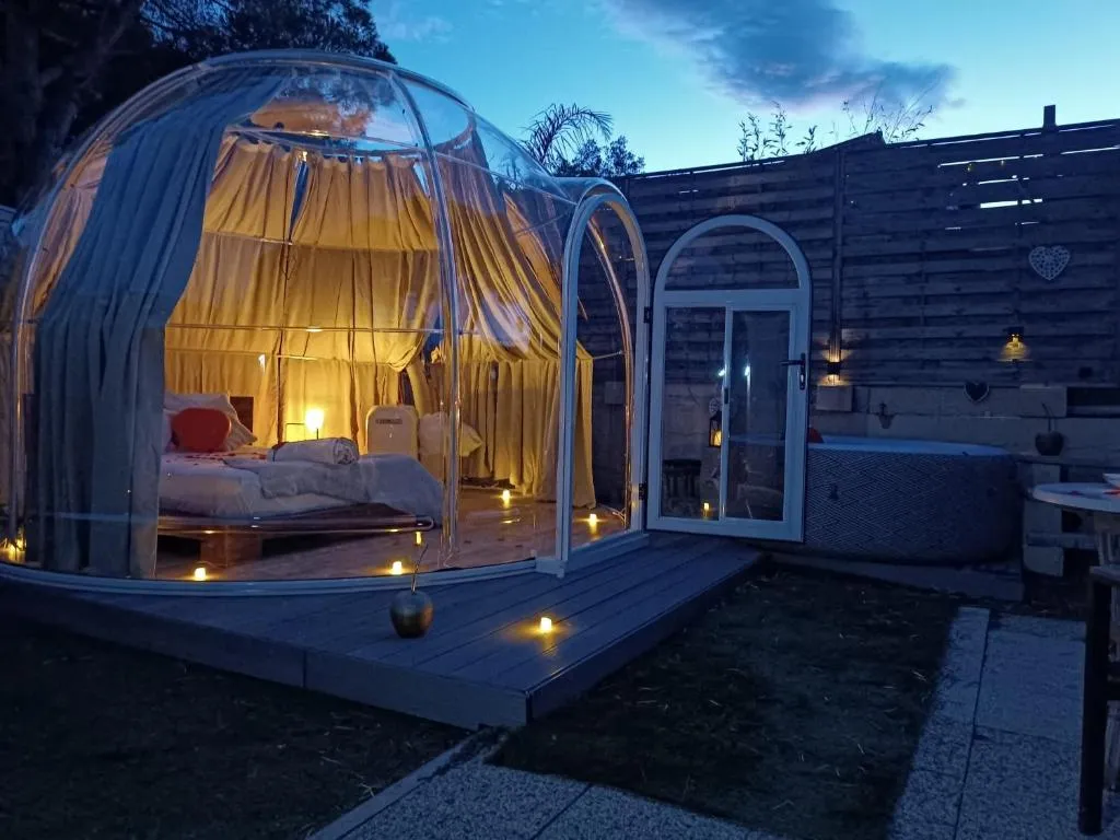 Chambre bulle sous les étoiles à Fréjus
