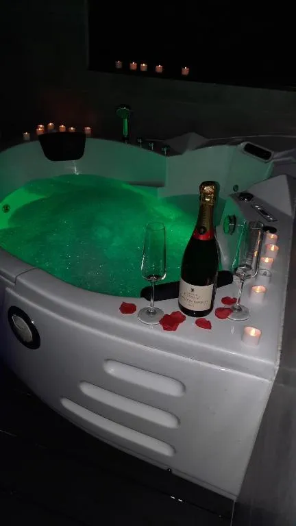 La Bulle Armou - Bulle avec jacuzzi et sauna au nord de Pau (Saint-Armou, Pyrénées-Atlantiques) - photo 7 sur 10
