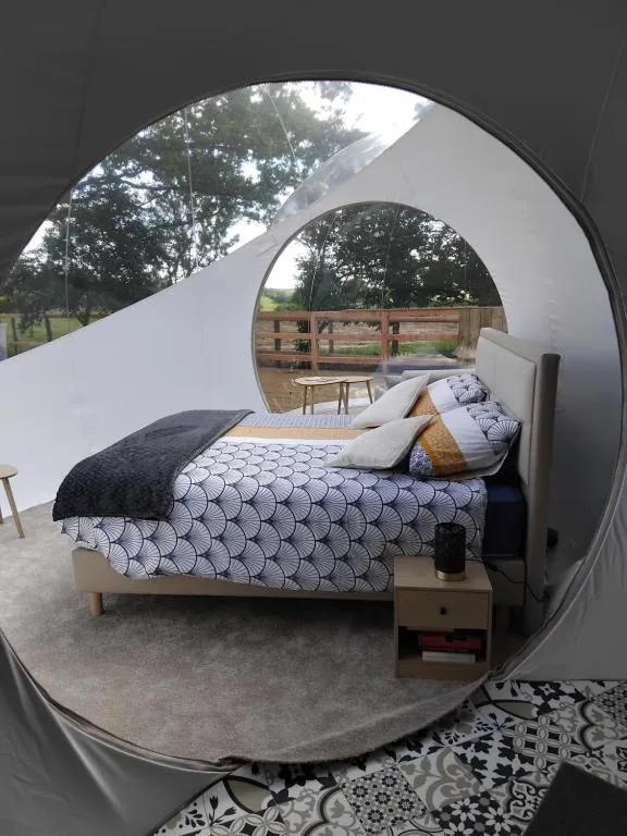 La Bulle des Brosses étoilées - Bulles avec bain à remous pour quatre (Igé, Orne) - photo 6 sur 10