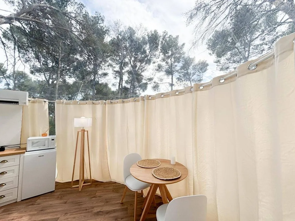 La Bulle des Pins - Bulle transparente avec sauna et bain à remous (Istres, Bouches-du-Rhône) - photo 8 sur 23