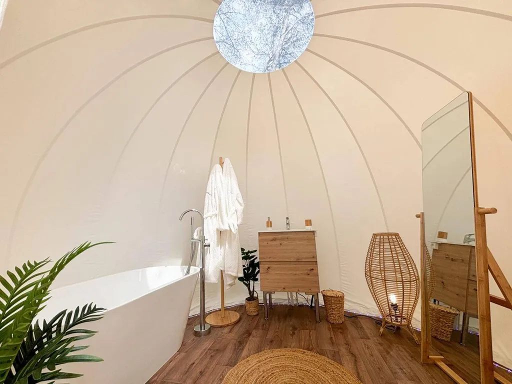 La Bulle des Pins - Bulle transparente avec sauna et bain à remous (Istres, Bouches-du-Rhône) - photo 21 sur 23