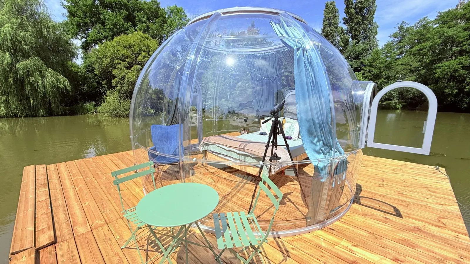 Chambre bulle sous les étoiles à Santranges